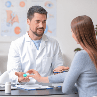 consulta medica, lentes de contacto